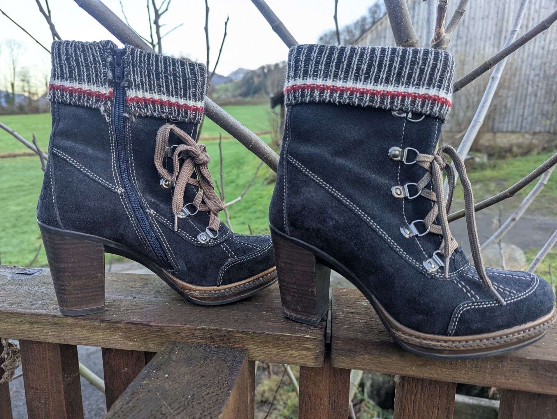 Damenschuhe: Blaue Stiefelette mit Strick passt zu Tracht / Dirndl Gr 39 – Gebraucht aus Altendorf von Eistoelter 2
