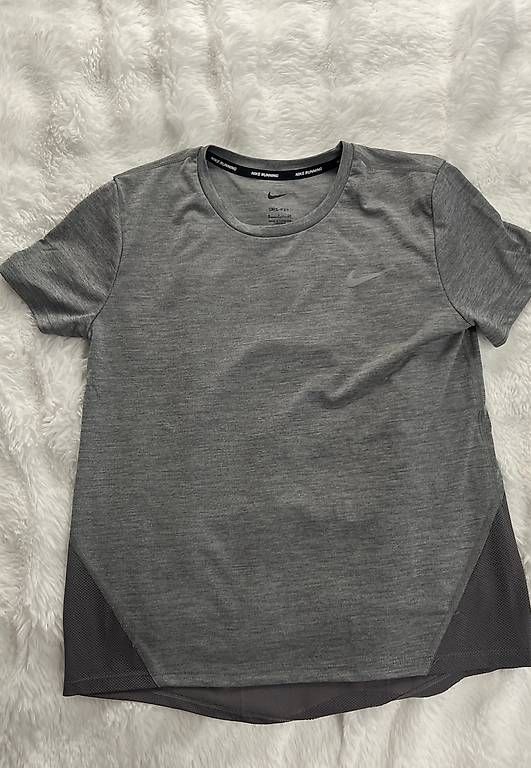 T-shirt: Sport T-Shirt Nike – Usato da Adliswil venduto da Danyboy3