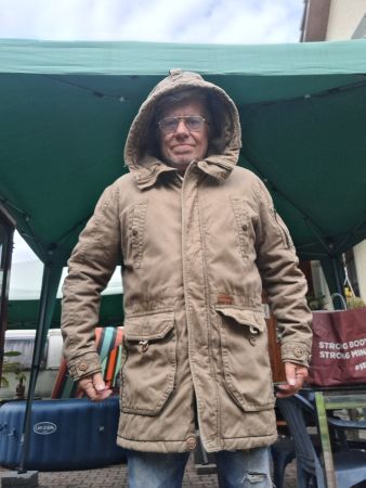 Extrawarme halblange Winterjacke mit gefütterter Kapuze