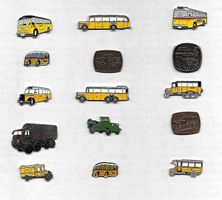 Pins von alten Poschis und Militärfahrzeugen