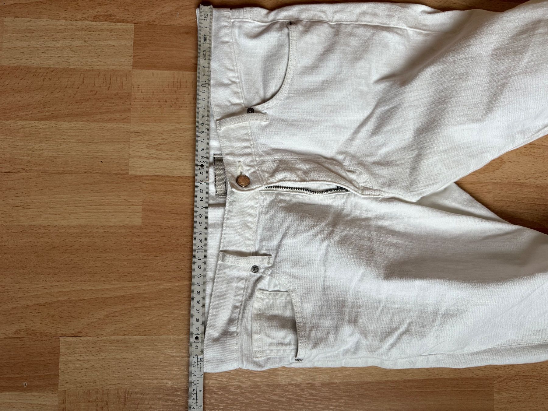 Uniqlo Jeans: Weisse Jeans, Gr. 32, Top Zustand – Usato da Birmensdorf ZH venduto da T_Richard 7