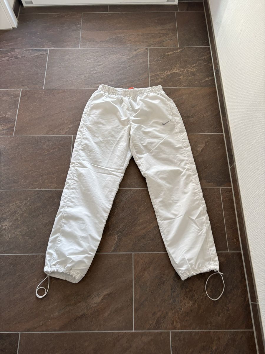 Nike Pantaloni: Weisse Nike Trainingshose – Usato da Seftigen venduto da noe_5vrp 1