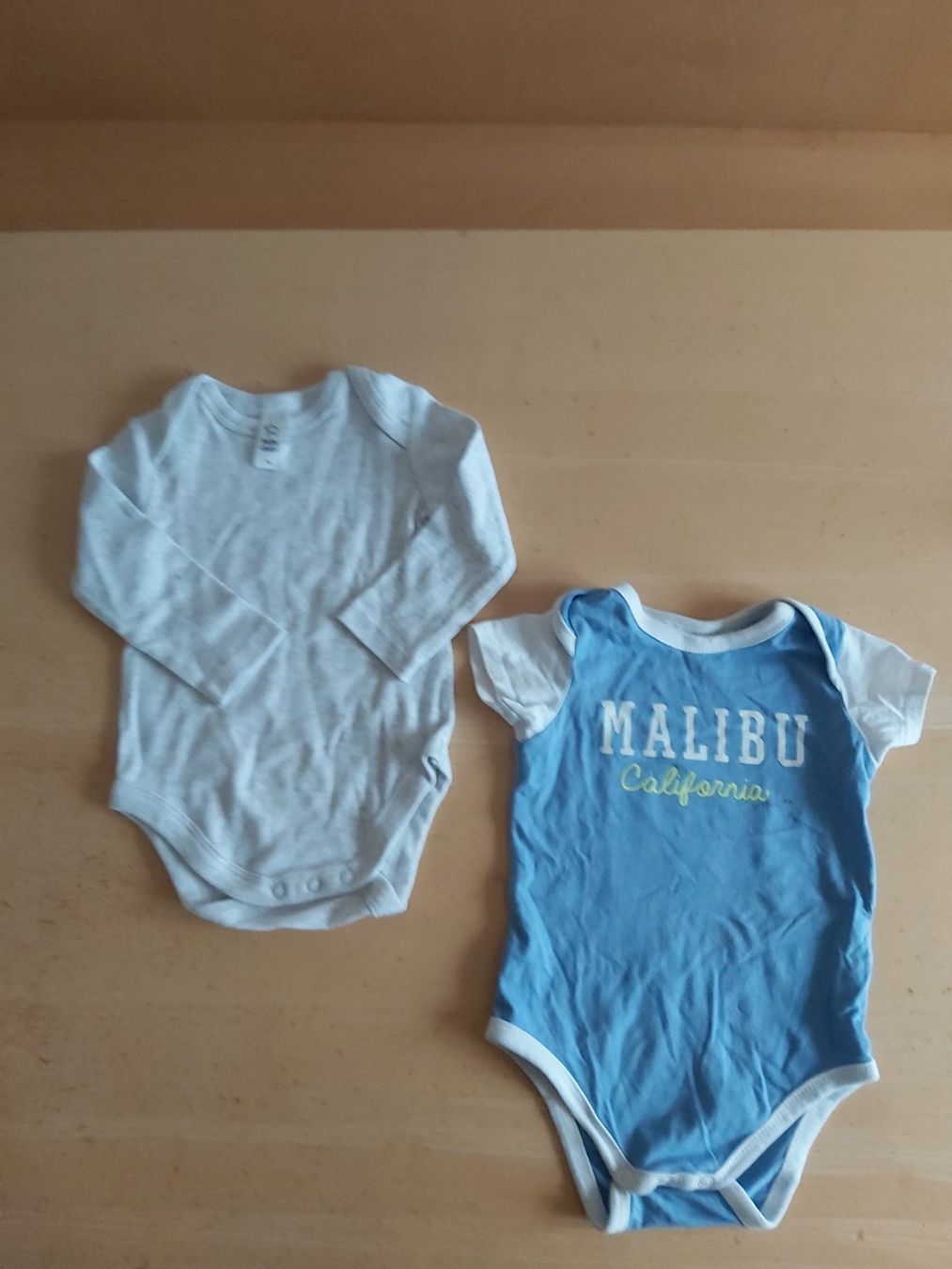 Lotti & Set di vestiti: Langarm & kurzarm Body Gr.74 & 74/80 – Usato da Disentis/Mustér venduto da epa_862v