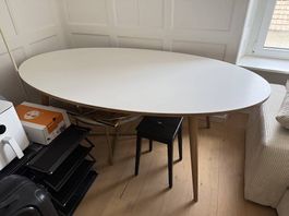 Table ovale