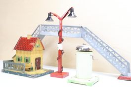 Bahnhof Gebäude + Märklin Leutwerk + mehr Spur 0