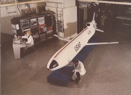 Pressefoto Boeing AGM-86 Cruise Missile USAF auf Kodakpapier