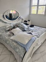 Bett/ Kleiderschrank/ stuhl weiss hochglanz