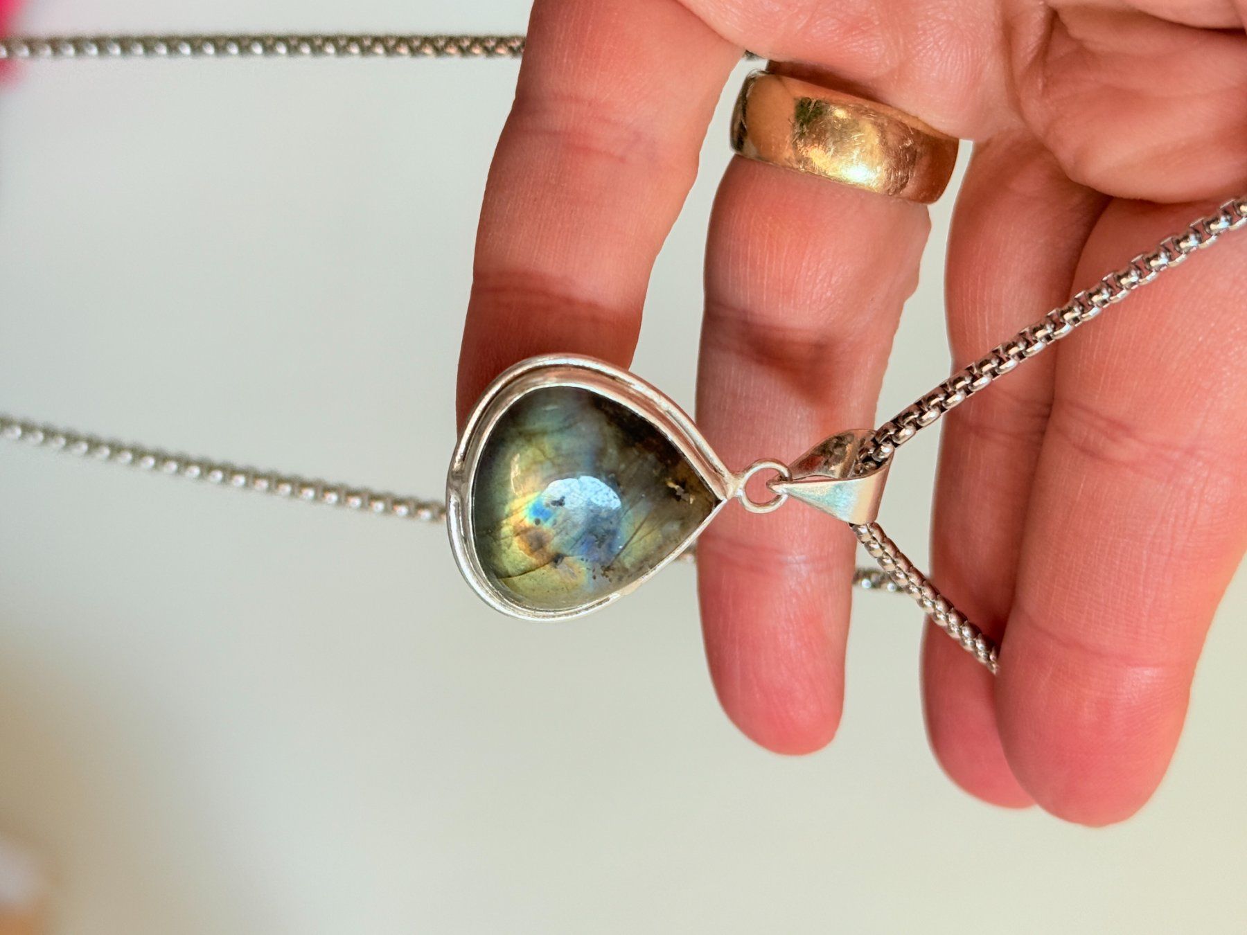 Catenine: Collier labradorite, forme goutte d'eau – Nuovo e nell'imballaggio originale da Genève venduto da AGBERG 3