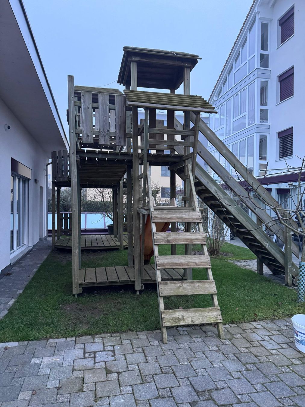 Casette per bambini: Spielgerät/Spielturm – Usato da Grosswangen venduto da winkelfeld 5