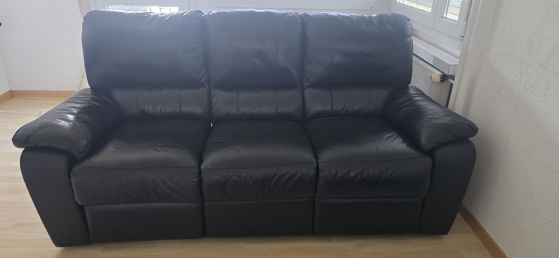 Divani: IKEA 3-Seat Sofa Black Leather Look - Great Condition – Usato da Olten venduto da deb_2d58