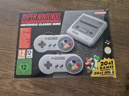 Nintendo SNES Classic Mini mit 2 Controllern & 21 Spielen
