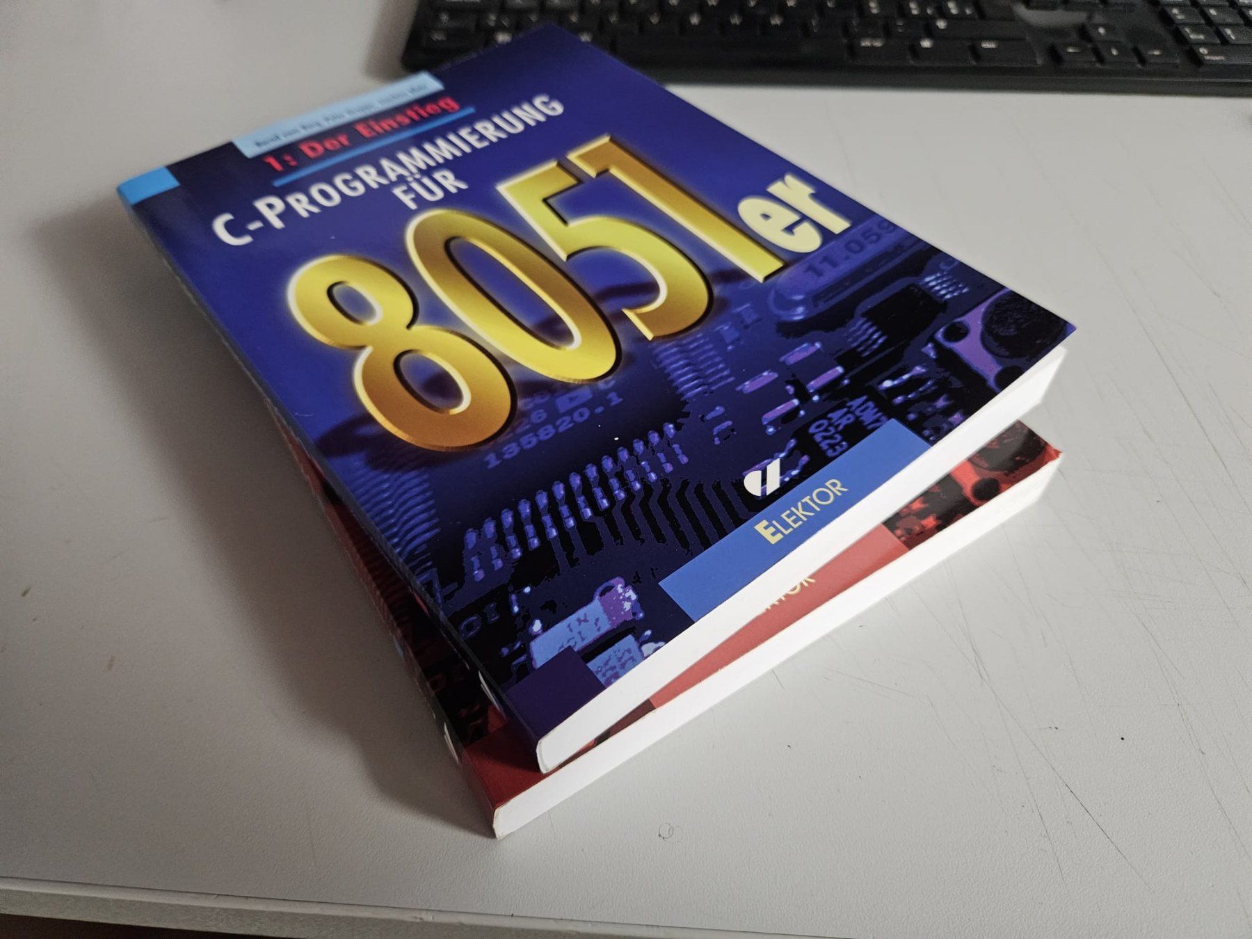 Bücher: 2 Bücher C Programmierung für 8051 Prozessoren – Gebraucht aus Genestrerio von GIDI02 1