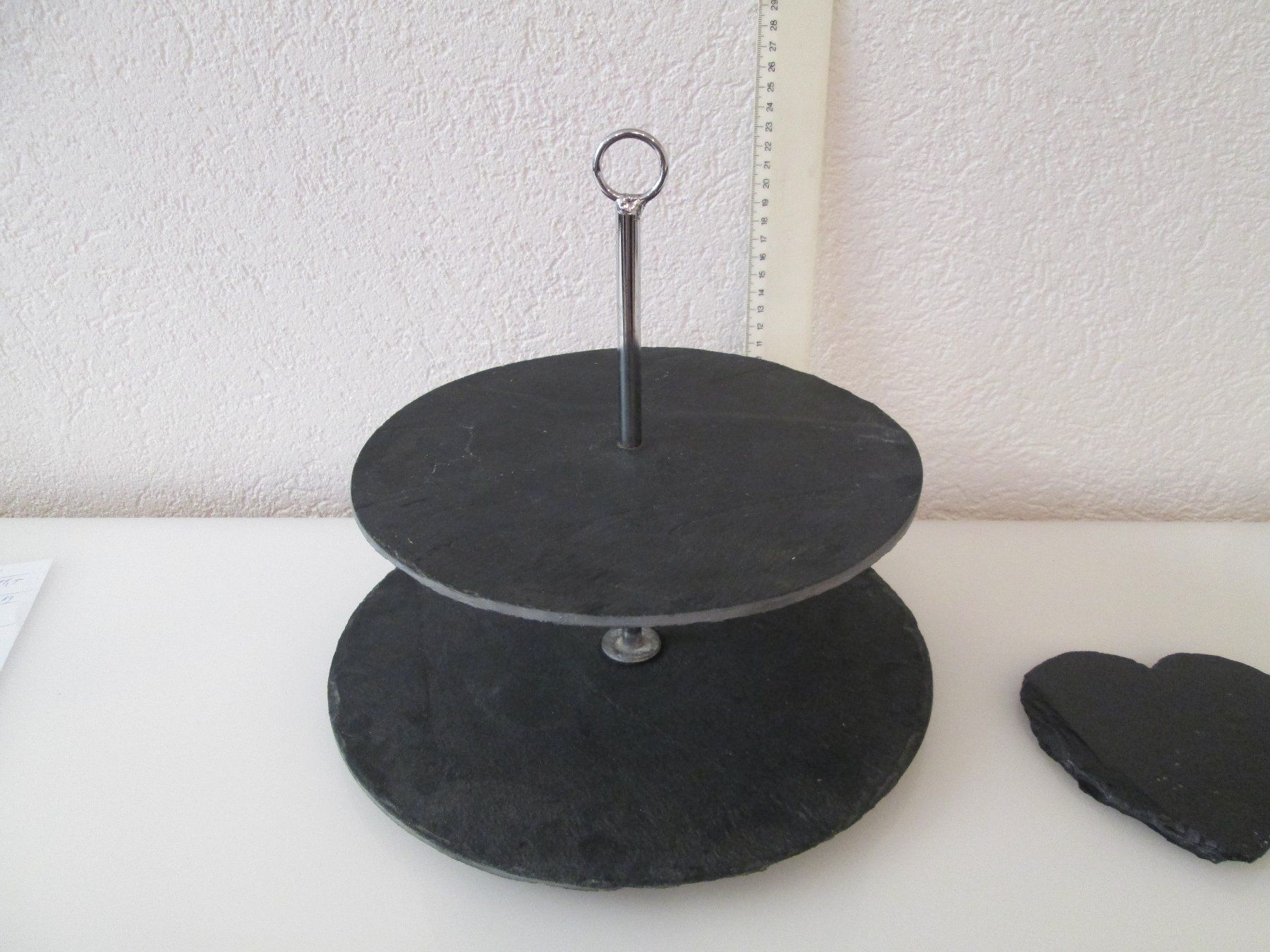 Interio Tutte le decorazioni: Schöner und moderner Etagere mit 2 Etagen. – Usato da Movelier venduto da KRASI61 3