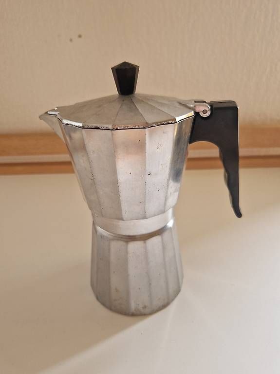 Machines à café & Machines à expresso: cafetière italienne – D'occasion à Vevey par jemaro