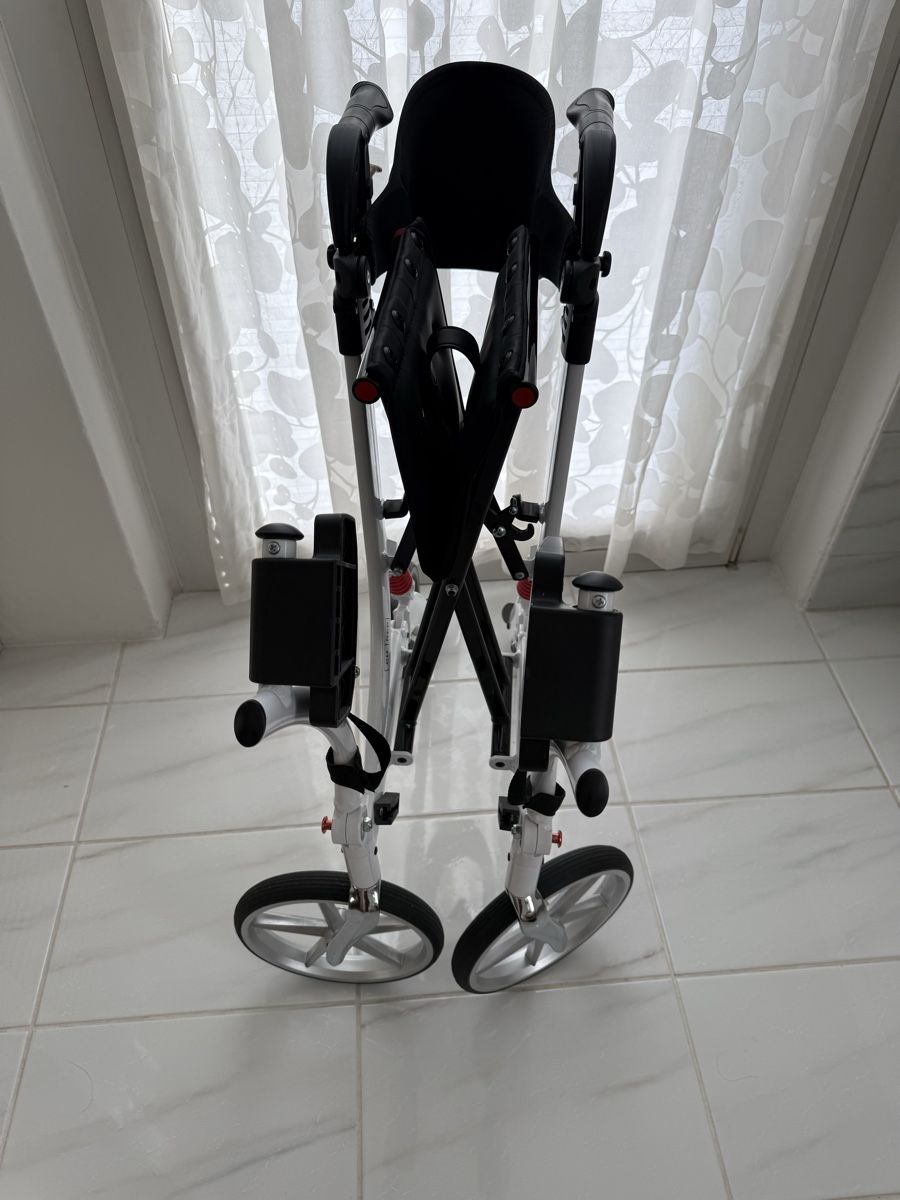Ausili per la deambulazione: Rollator und Rollstuhl  – Nuovo (secondo la descrizione) da langnau venduto da g.m.stadler 3