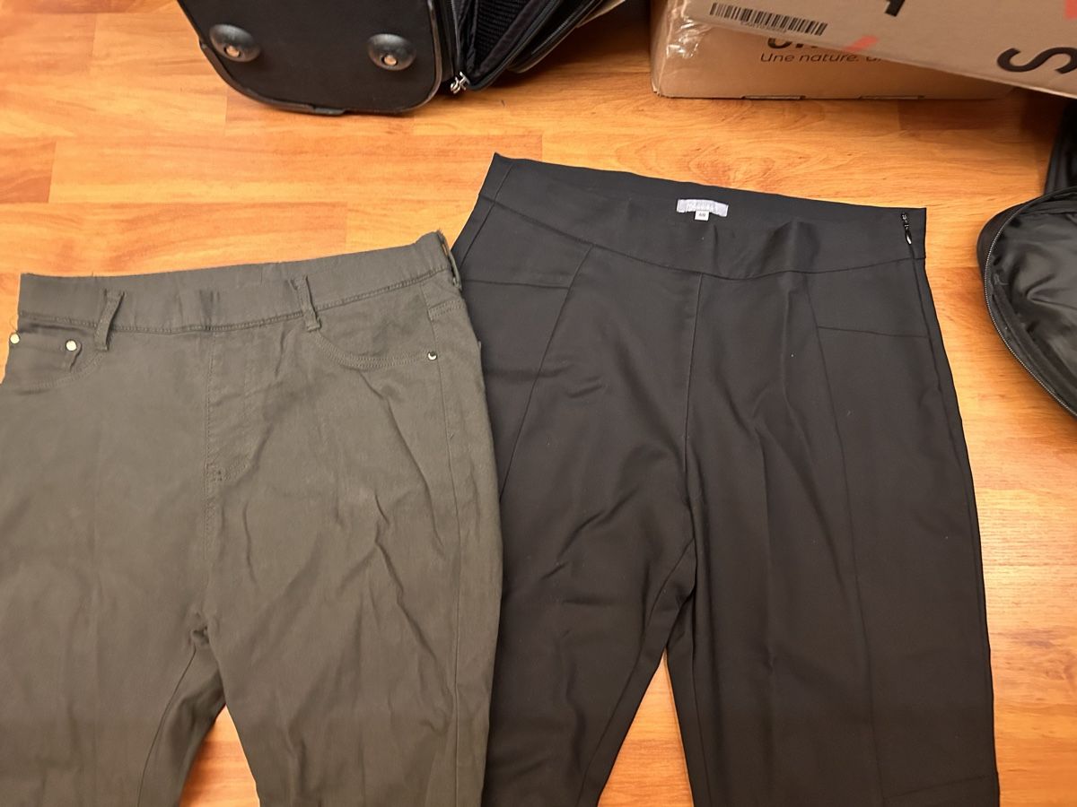 Lots de vêtements: Lot 3 pantalons – D'occasion à Noville par Malik2017 1