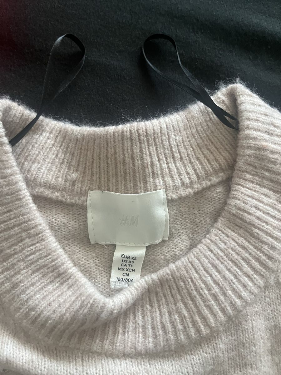 H&M Lotti di vestiti: Zwei Damen Pullover rot und beige – Nuovo (secondo la descrizione) da Olten venduto da sae_82z2 7