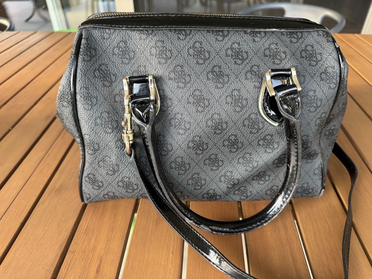 Guess Borse da donna: Guess Monogram Satchel Handbag – Usato da Malans GR venduto da Knoevels 2