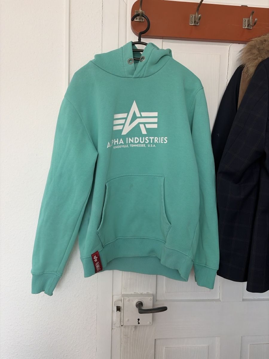 Alpha Industries Pullover & Sweatshirts: Alpha Industries Pullover mintgrün Grösse L kleiner Fleck – Gebraucht aus Opfershofen TG von dan_nxk8