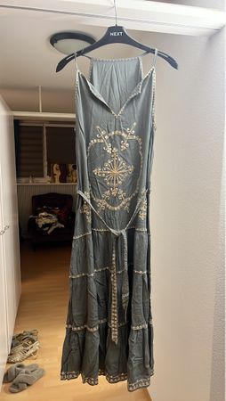 Langes Bali - Sommerkleid mit Stickerei Grösse S-M