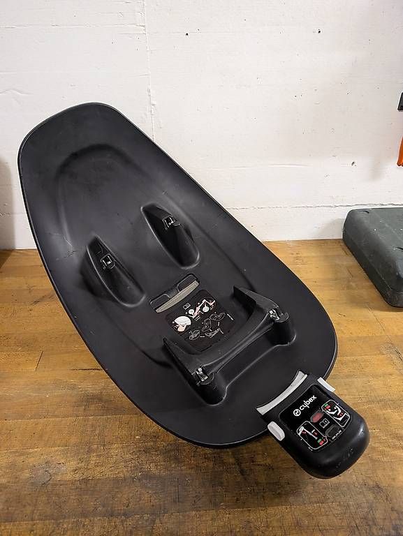 Seggiolini per auto: Babyschale Cybex Aton i-Size inkl. Isofix – Usato da Hüttwilen venduto da frolens123 1