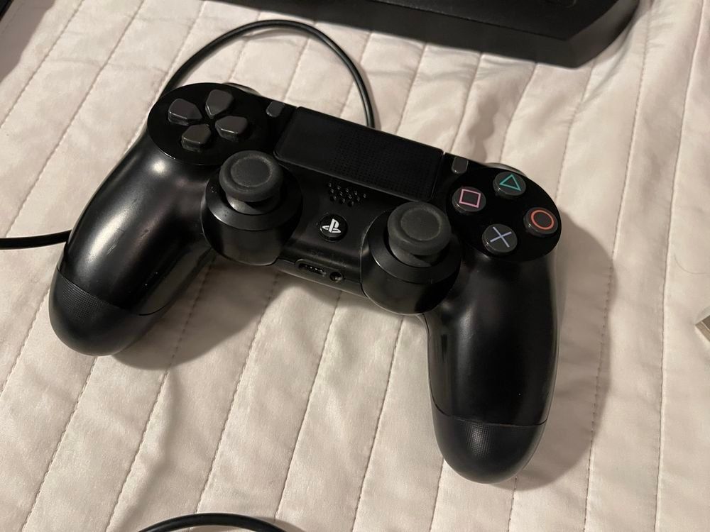 Sony Console: Playstation 4 Pro + 3 Games + Thrustmaster T80 – Usato da Estavayer-le-Lac venduto da zajarski 1