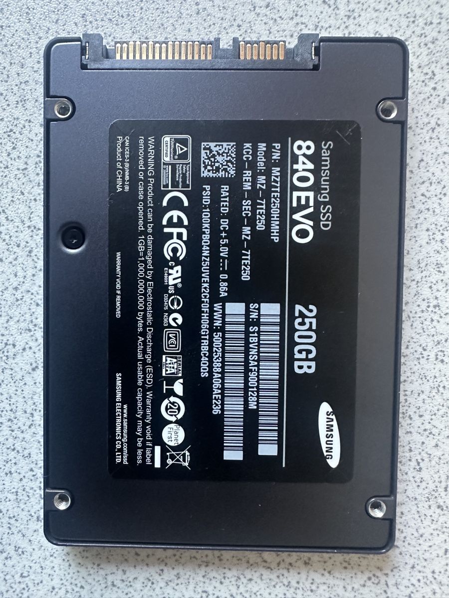 Samsung Dischi rigidi: Samsung SSD 840 EVO 250GB – Usato da Amriswil venduto da Rederic7 1