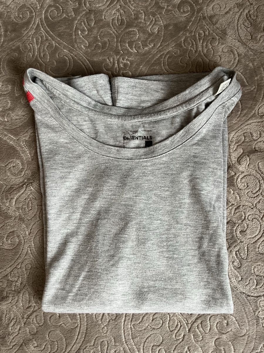 Adidas T-shirt: T shirt gris – Usato da Genève venduto da soraia.simao