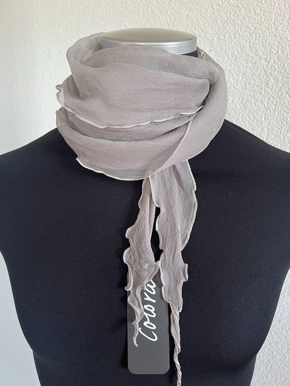 Colora Foulard & Sciarpe: Colora Schal, 100% Seide, Grau, NEU – Nuovo e nell'imballaggio originale da Worb venduto da farben20zauber