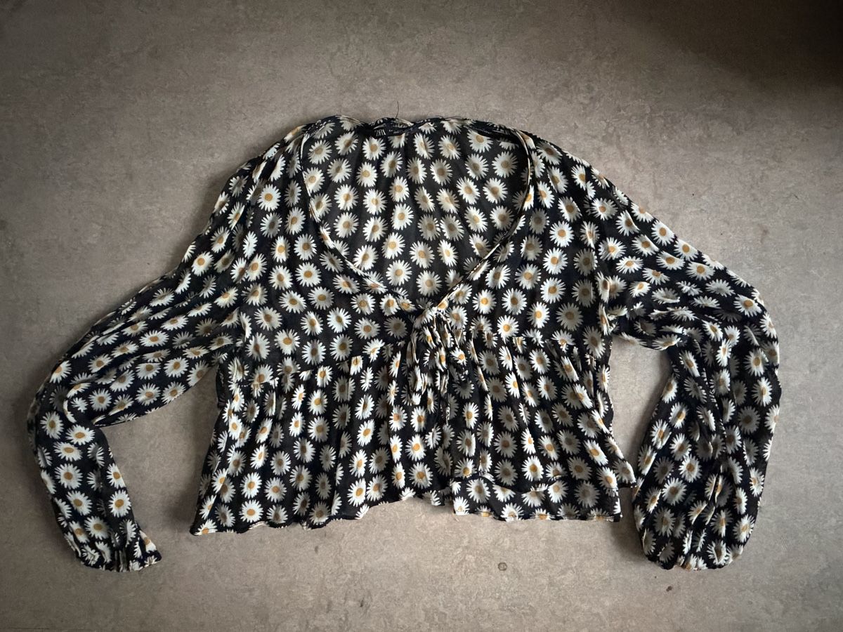 Zara Camicette: Zara Bluse mit Blumenmuster schwarz weiss – Usato da Zürich venduto da jul_5mhx
