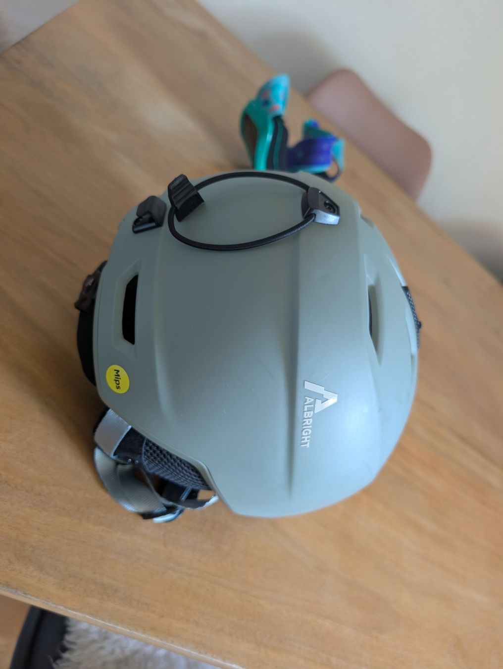 Albright Caschi: Skihelm ALBRIGHT MIPS Farbe mint Zustand gut – Nuovo (secondo la descrizione) da Zürich venduto da deb_n55g 3