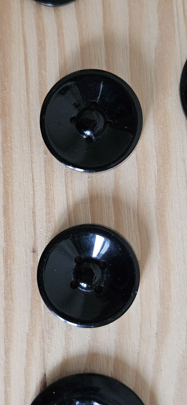 Bottoni: 14 boutons anciens noir de 2 à 3,5cm – Usato da Carouge GE venduto da Lea000 5