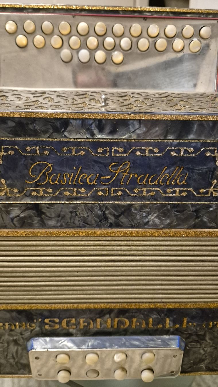 Strumenti musicali: Scandalli (Stradella) Handorgele – Usato da Rämismühle venduto da beni0010 1
