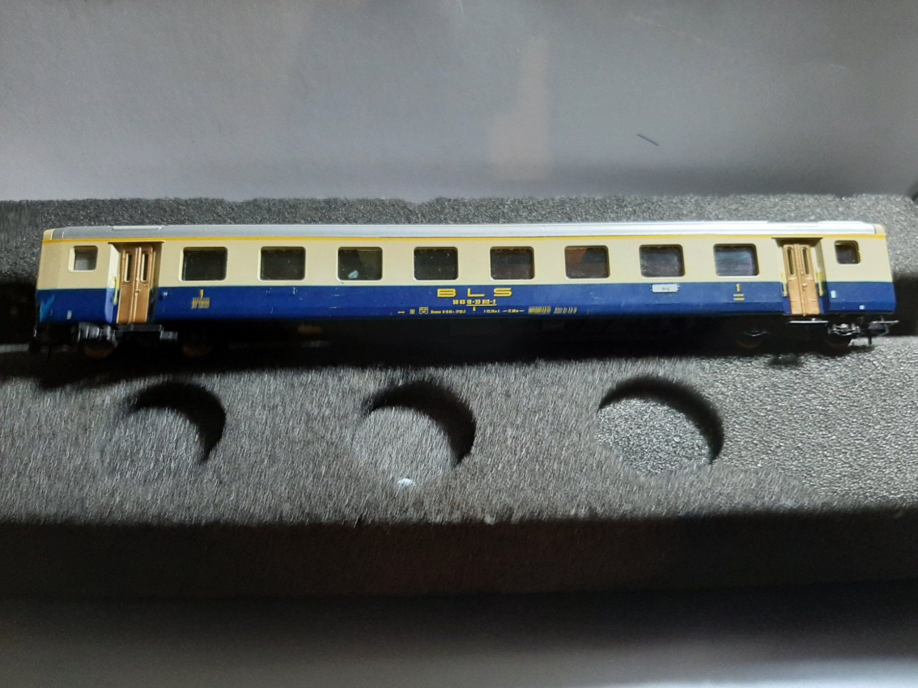 Roco Modellini di ferrovie: ROCO BLS 50 63 18-33 812-2 1CL – Usato da Avully venduto da RIVALIS