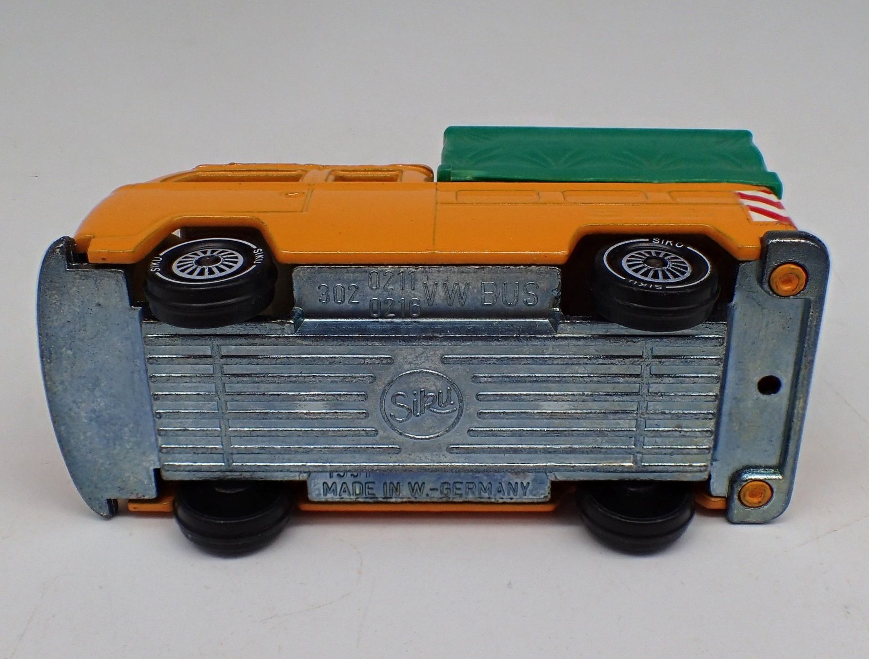 Siku Modellautos: Siku 1331/302 - VW T2 orange – Gebraucht aus Ostermundigen von archeopteryx 6