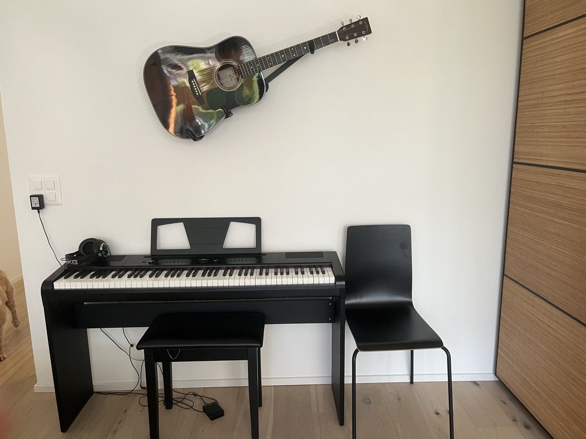 Supports pour instruments & partitions: Gitarre Wandtsand gratis – Neuf avec emballage d'origine à Rickenbach SZ par verovallieres 2