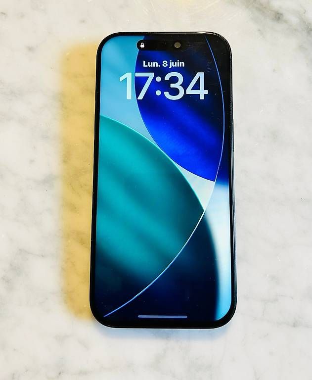 Telefoni cellulari / Smartphones: iPhone 16 pro 256 gb écran neuf – Usato da Colombier VD venduto da Xzbit 1