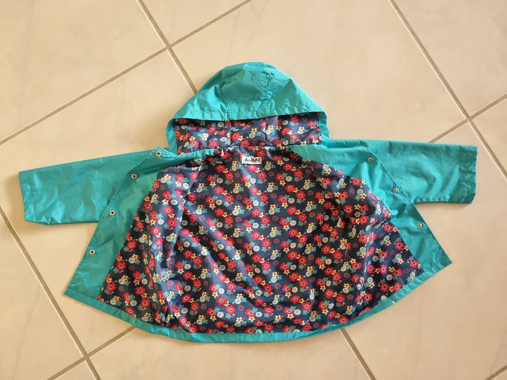 Giacche & Cappotti: Wind-/Regenjacke für den Übergang ca. Gr. 104 oder 110 – Usato da Grüt (Gossau ZH) venduto da Stuntmace 2