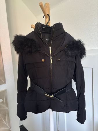 Winterjacke Guess