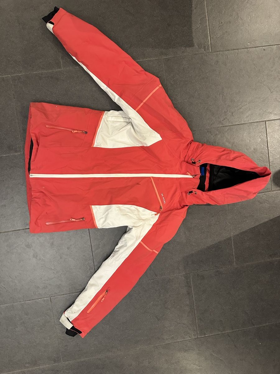 Giacche & Cappotti: Rote Winterjacke 46 Nord , Grösse 40 – Usato da Glashütten venduto da Cdoncamillo