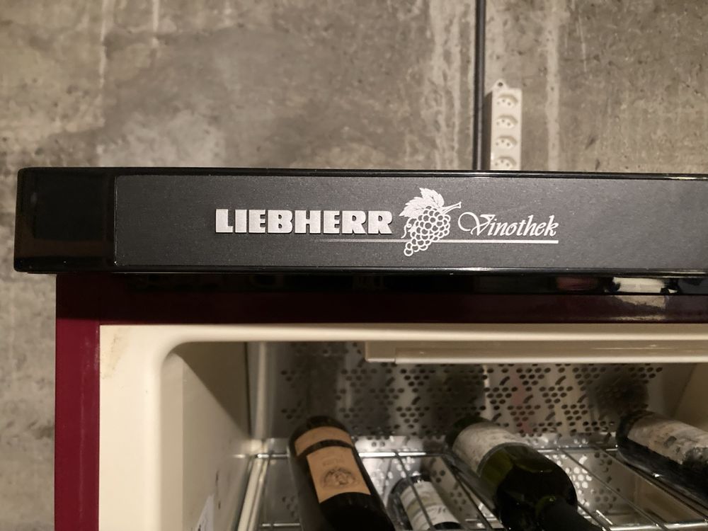 Frigoriferi: LIEBHERR Vinothek Weinkühlschrank 401 Liter – Usato da Gränichen venduto da SabineZ01 1