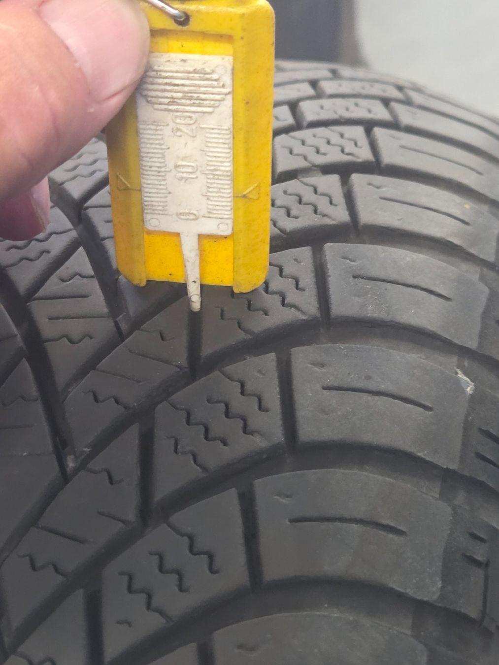 Pneus & Roues: 175 / 65  R 15   84 T – D'occasion à Fischbach-Göslikon par Emanuel.Bardhi 4