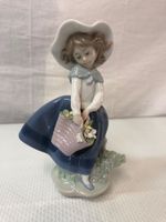 LLADRO Figur Kleines Mädchen mit Korbtasche 5222