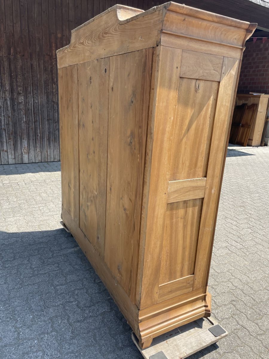 Armadi: Antike Schrank aus Nussbaum ca. 1821 – Usato da Biel/Bienne venduto da Fluse 8