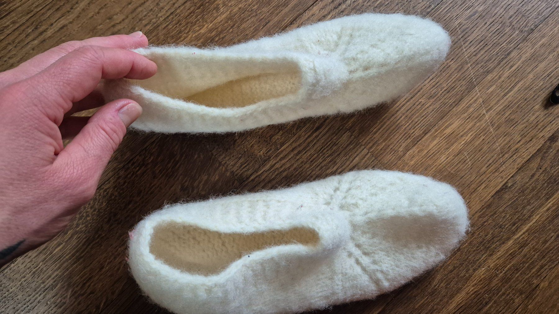 Scarpe da donna: Handknitted wool houseshoes New – Nuovo (secondo la descrizione) da Zürich venduto da monadiederich 1