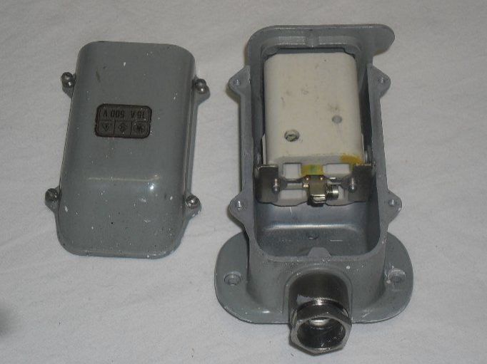 Stecker: 400 Volt - Wand-Steckdose , 15 A , 5 polig , Metall – Gebraucht aus Büren SO von omsa 3