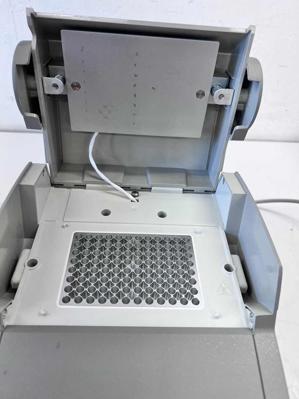 Accessori da laboratorio: Applied Biosystems 2720 Compact 96-Well PCR Thermal Cycler – Usato da Niederdorf venduto da LeptonAG_Labor 4
