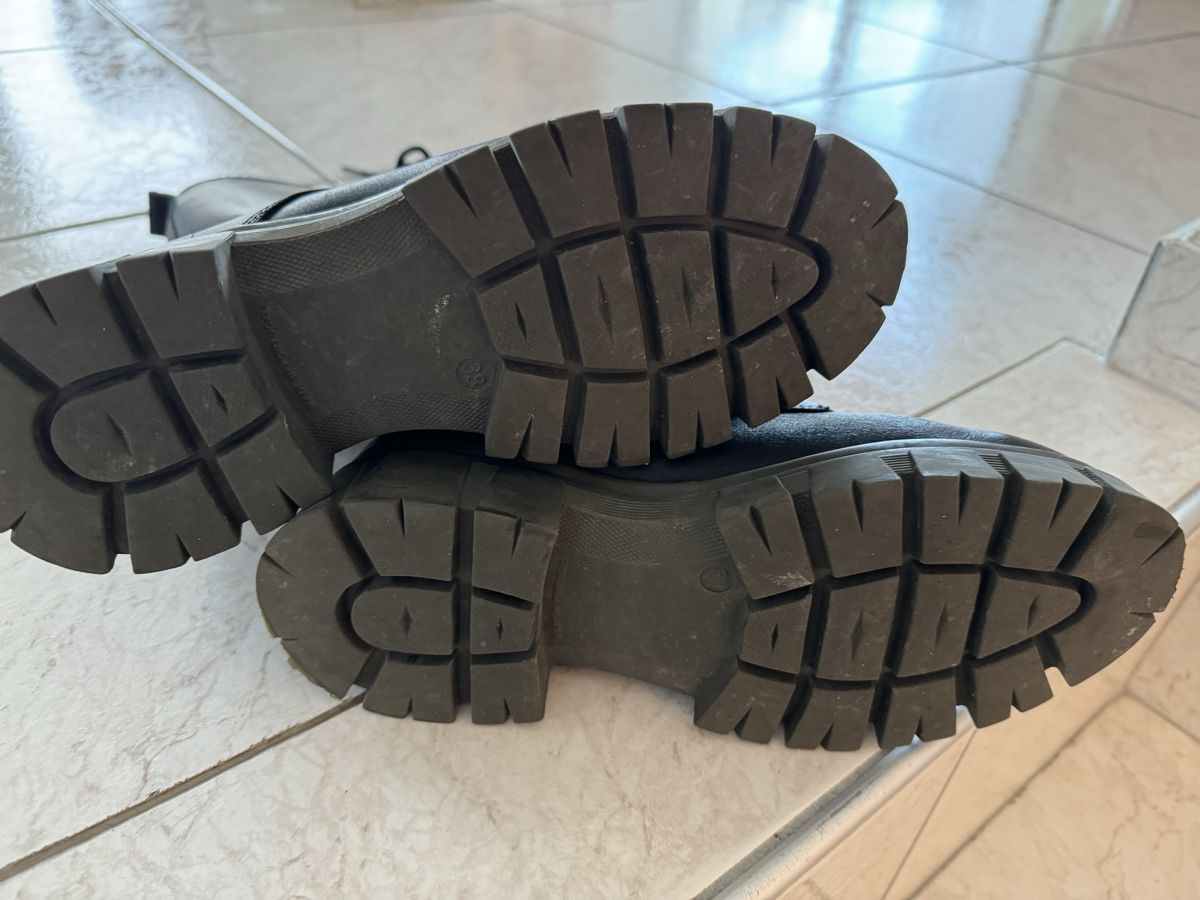 Scarpe da donna: Bottes en cuir – Usato da Choëx venduto da nad_x9m5 3