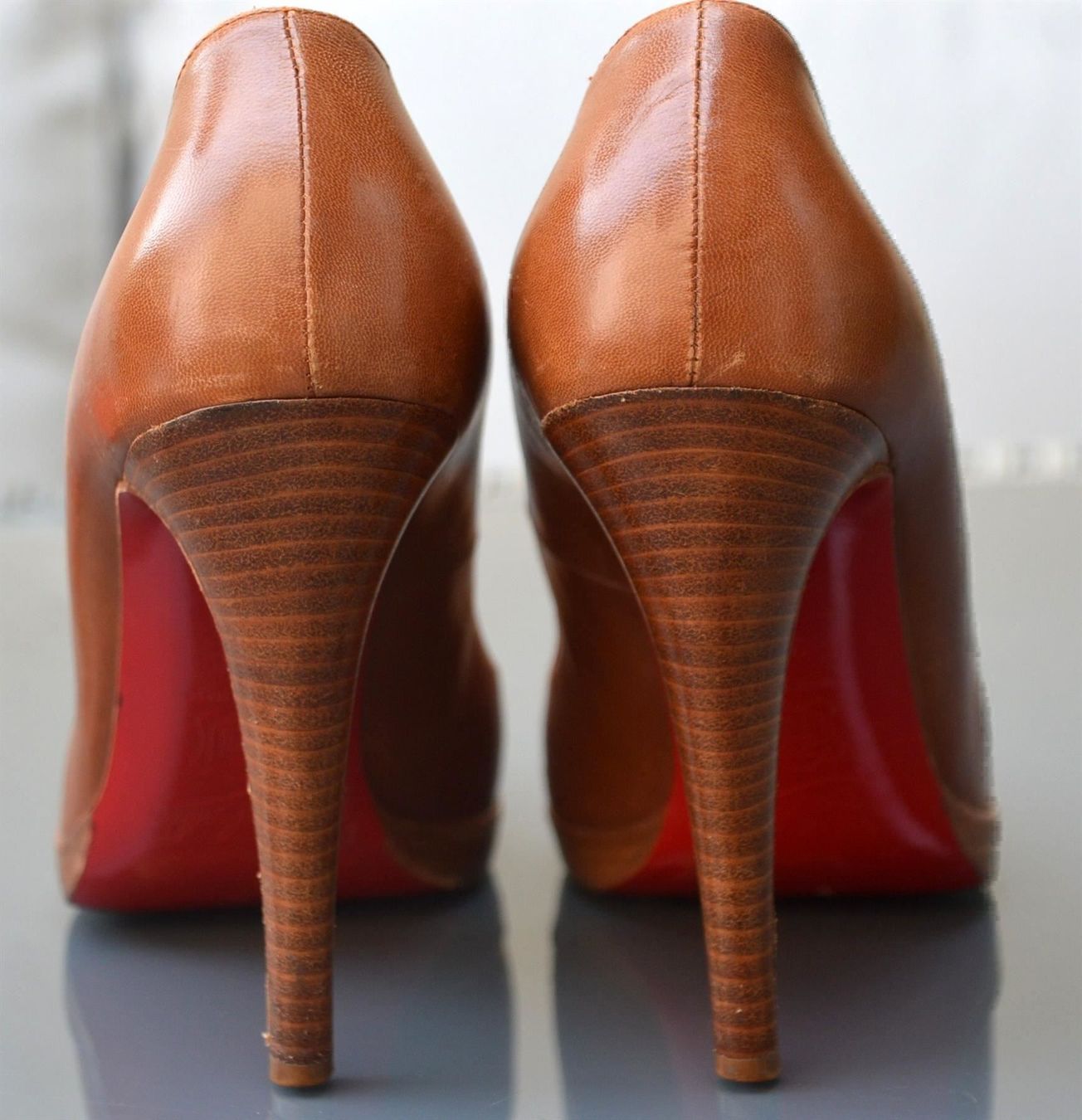 Christian Louboutin Damenschuhe: Pumps Christian Louboutin  . 38.5 – Gebraucht aus Collonges von Auganien 4