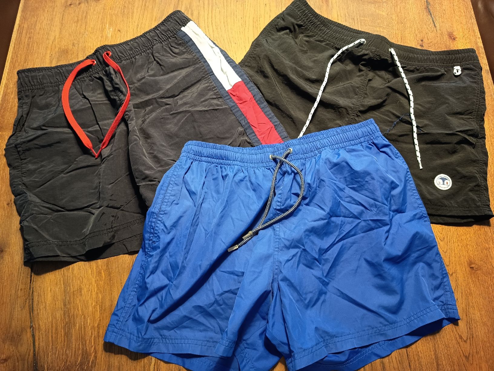 Tommy Hilfiger Lotti di vestiti: 3 Badeshorts in einem Paket M/L – Usato da Belp venduto da lamadefi12